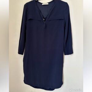 Mid length 3-4 sleeve in excellent condition